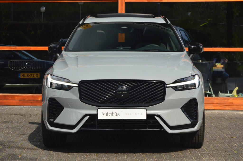 Volvo XC60 T8 Hybrid AWD Ultra Black Edition - foto 2