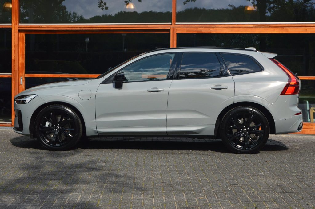 Volvo XC60 T8 Hybrid AWD Ultra Black Edition - foto 3