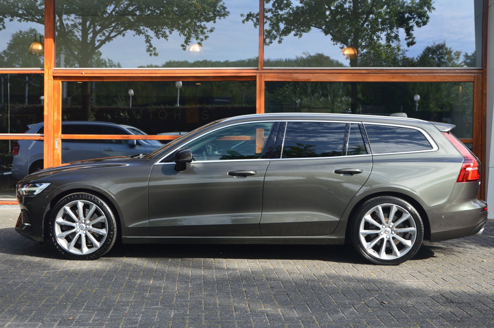 Volvo V60 T5 Momentum - foto 4