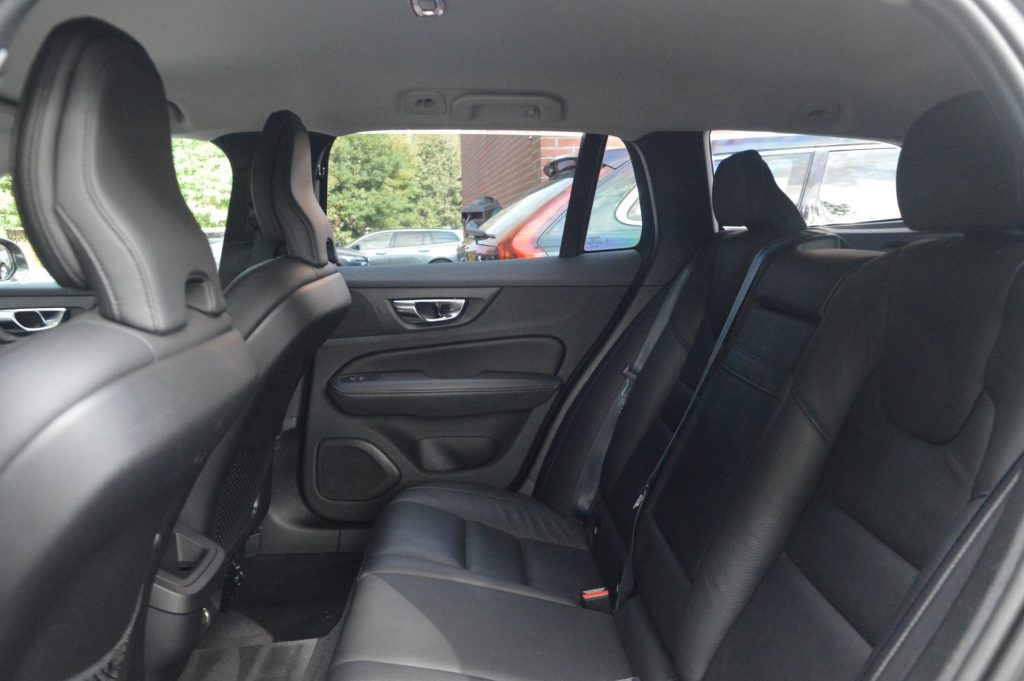 Volvo V60 T5 Momentum - foto 8