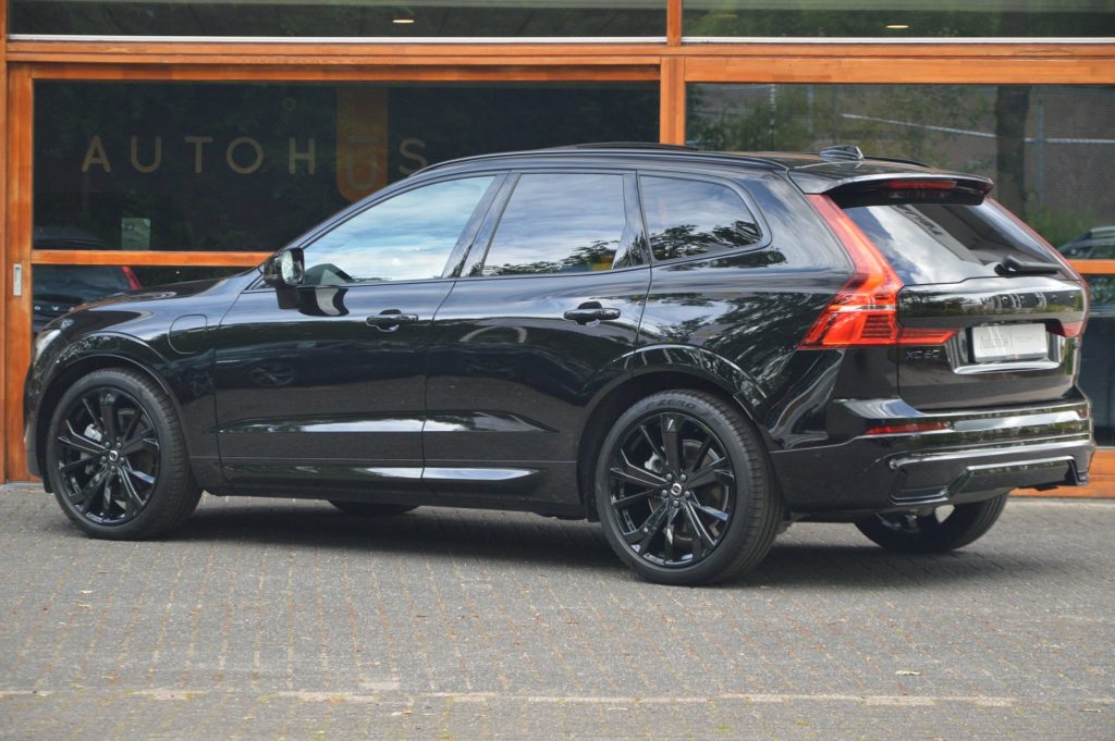 Volvo XC60 T8 Hybrid AWD Ultra Black Edition - foto 4