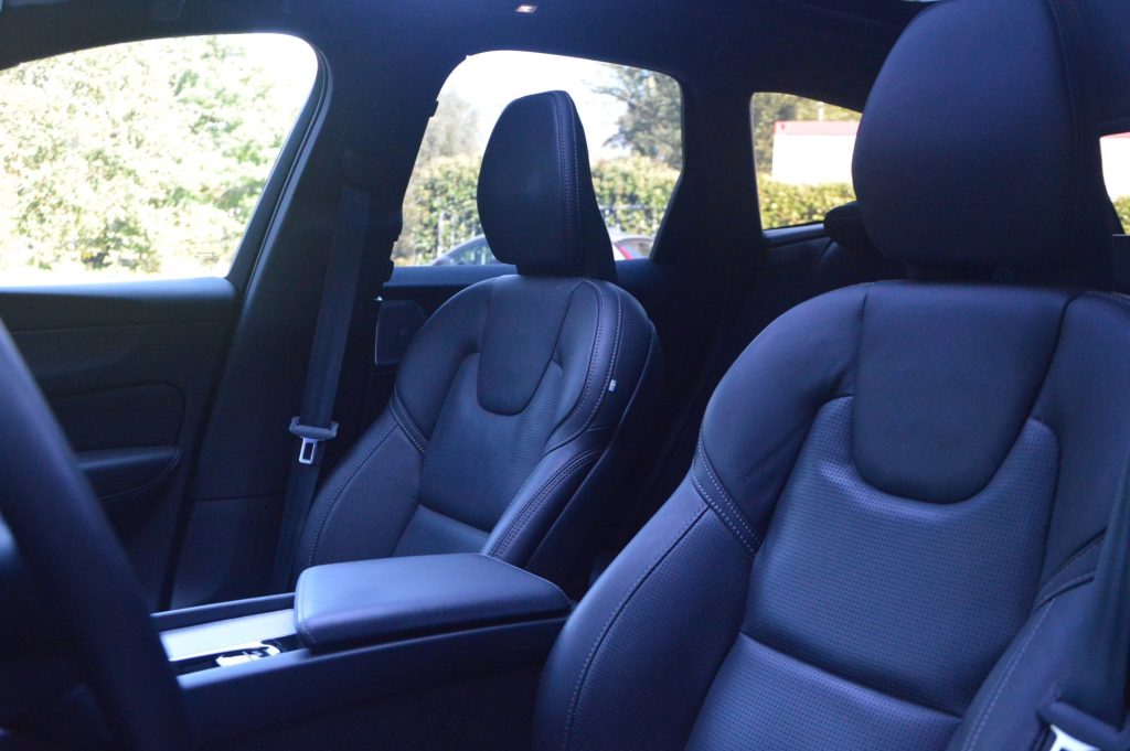 Volvo XC60 T8 Hybrid AWD Ultra Black Edition - foto 5