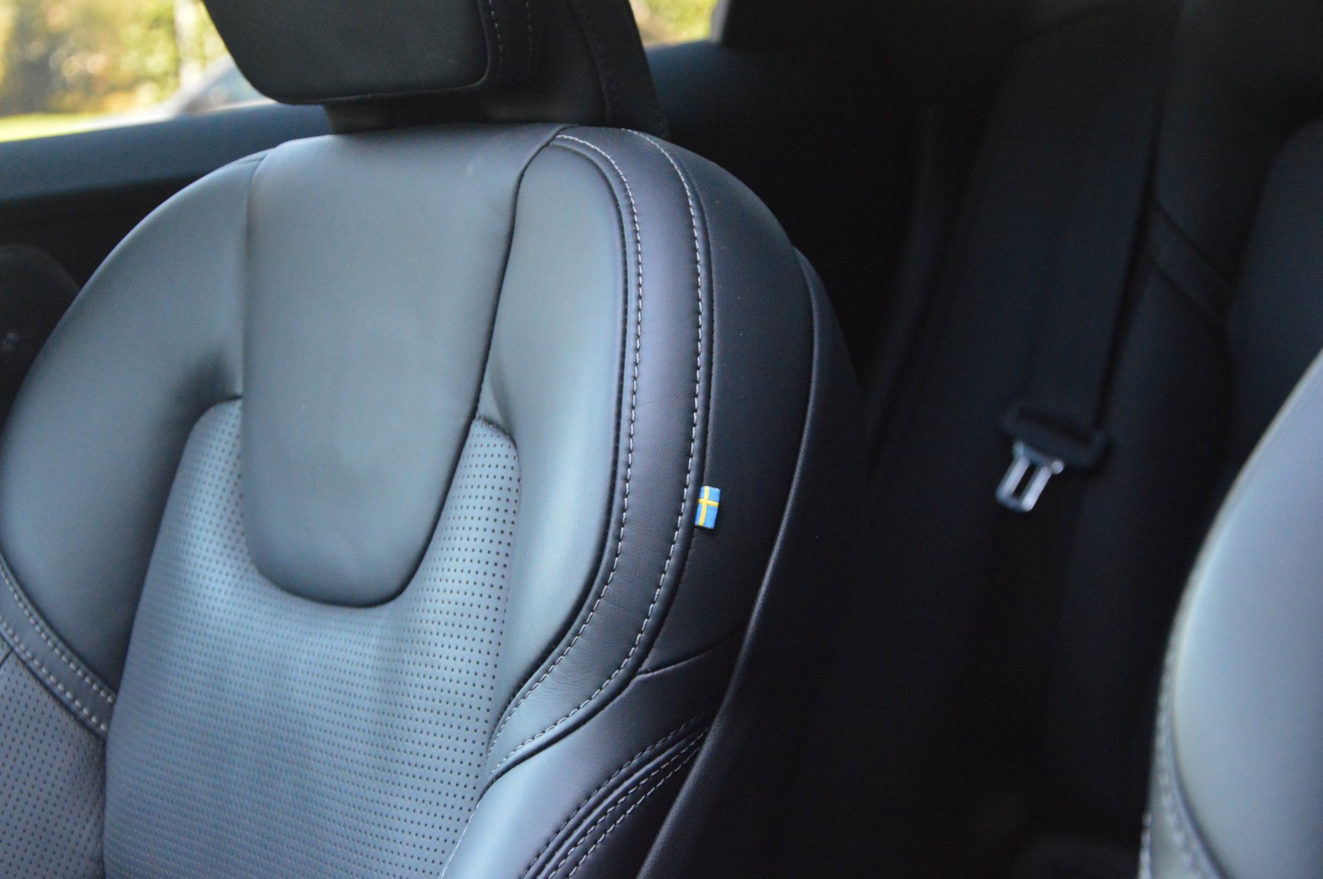 Volvo XC60 T8 Hybrid AWD Ultra Black Edition - foto 7