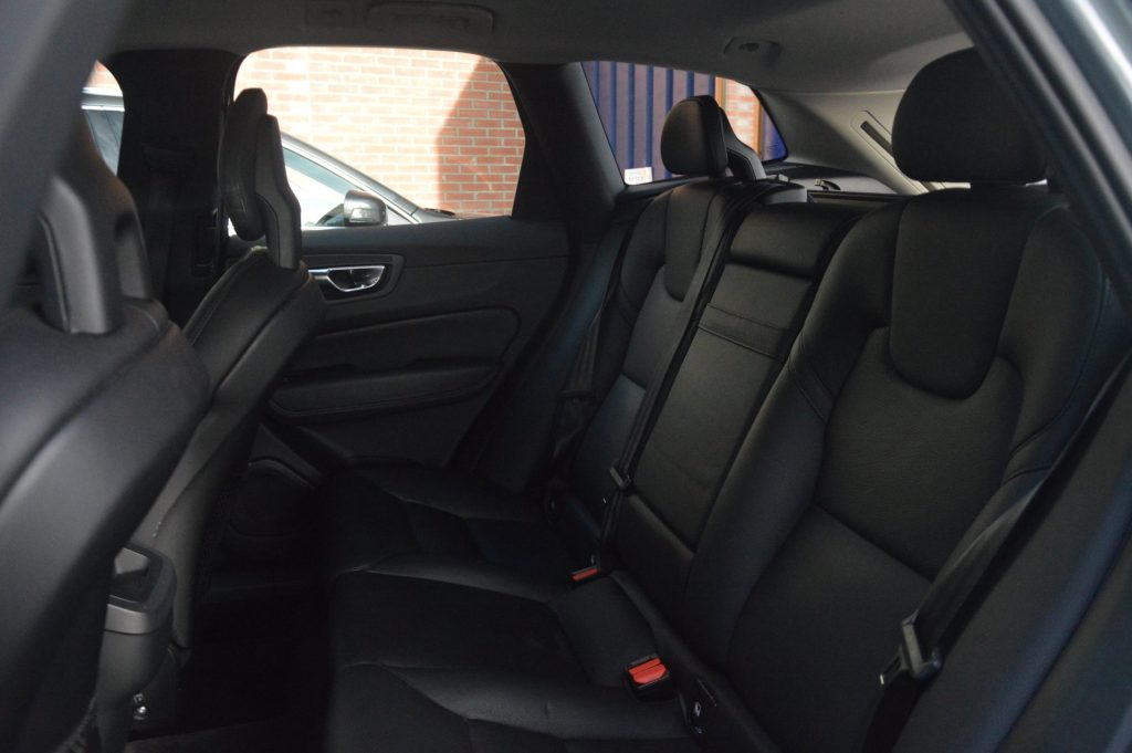 Volvo XC60 T5 Momentum - foto 9