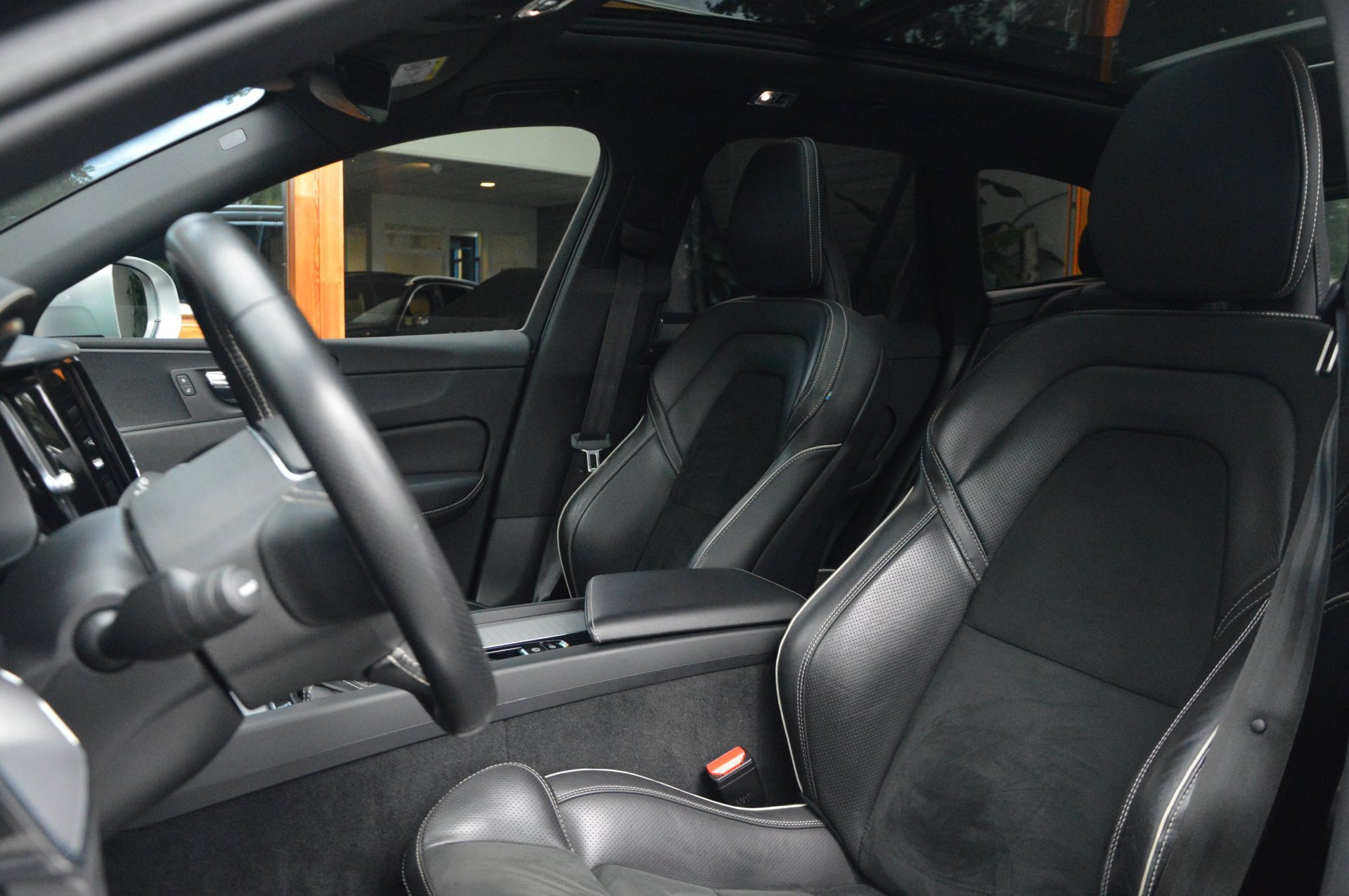 Volvo XC60 T5 R-Design - foto 4