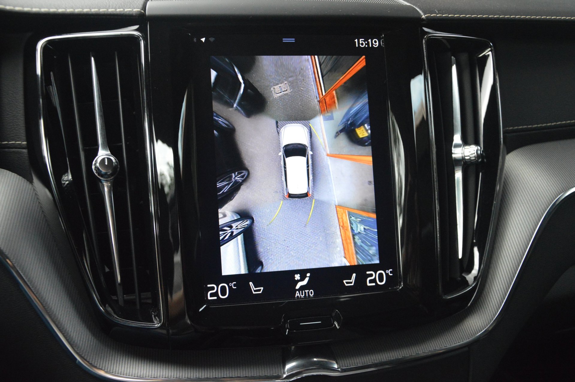Volvo XC60 T5 R-Design - foto 22