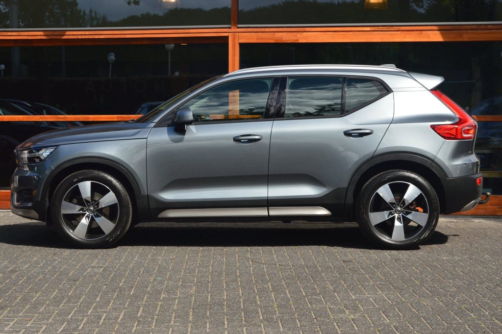 Volvo XC40 2.0 T4 Momentum - foto 3