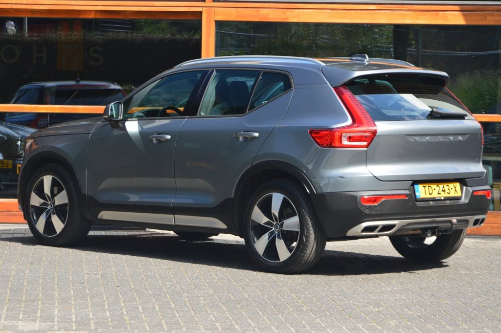 Volvo XC40 2.0 T4 Momentum - foto 4