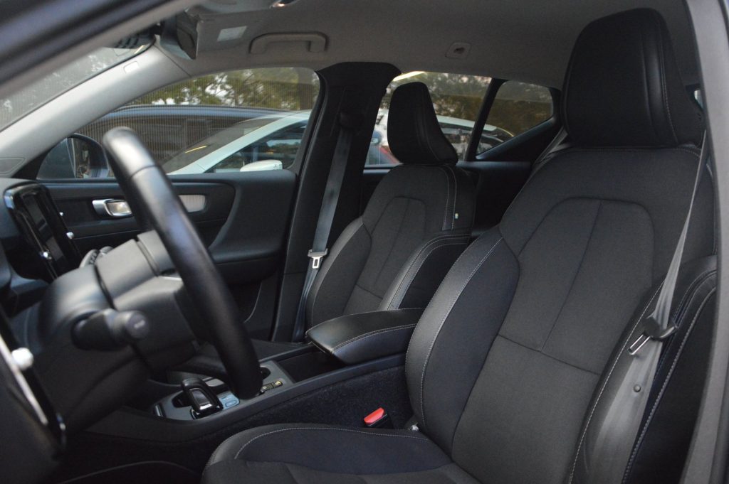 Volvo XC40 2.0 T4 Momentum - foto 6