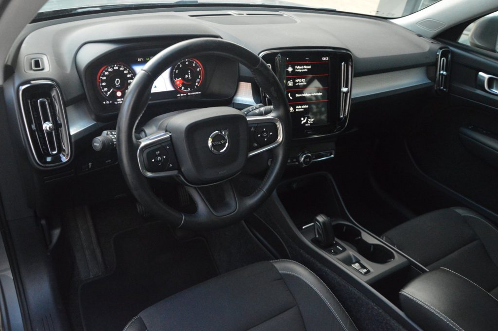 Volvo XC40 2.0 T4 Momentum - foto 7