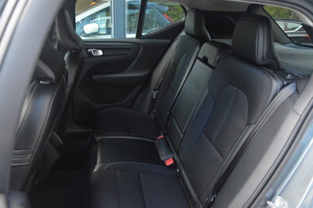 Volvo XC40 2.0 T4 Momentum - foto 9