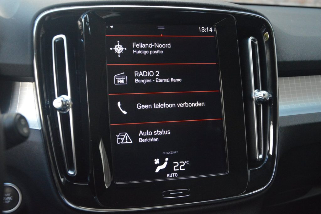 Volvo XC40 2.0 T4 Momentum - foto 11