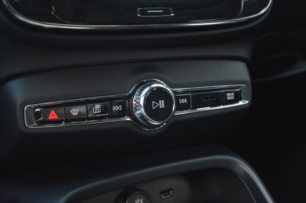 Volvo XC40 2.0 T4 Momentum - foto 14