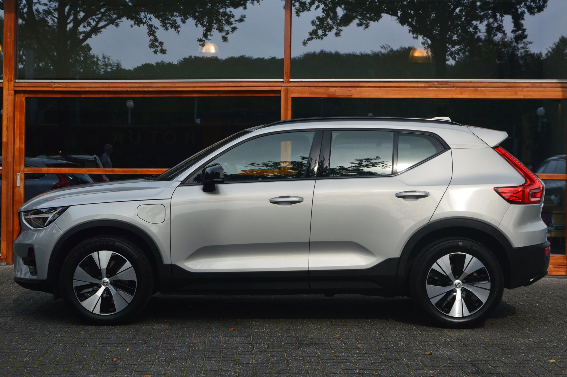 Volvo XC40 T4 Plug-in hybrid Plus Dark - foto 4