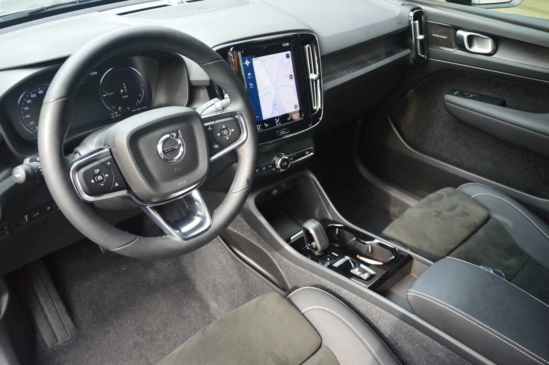 Volvo XC40 T4 Plug-in hybrid Plus Dark - foto 8