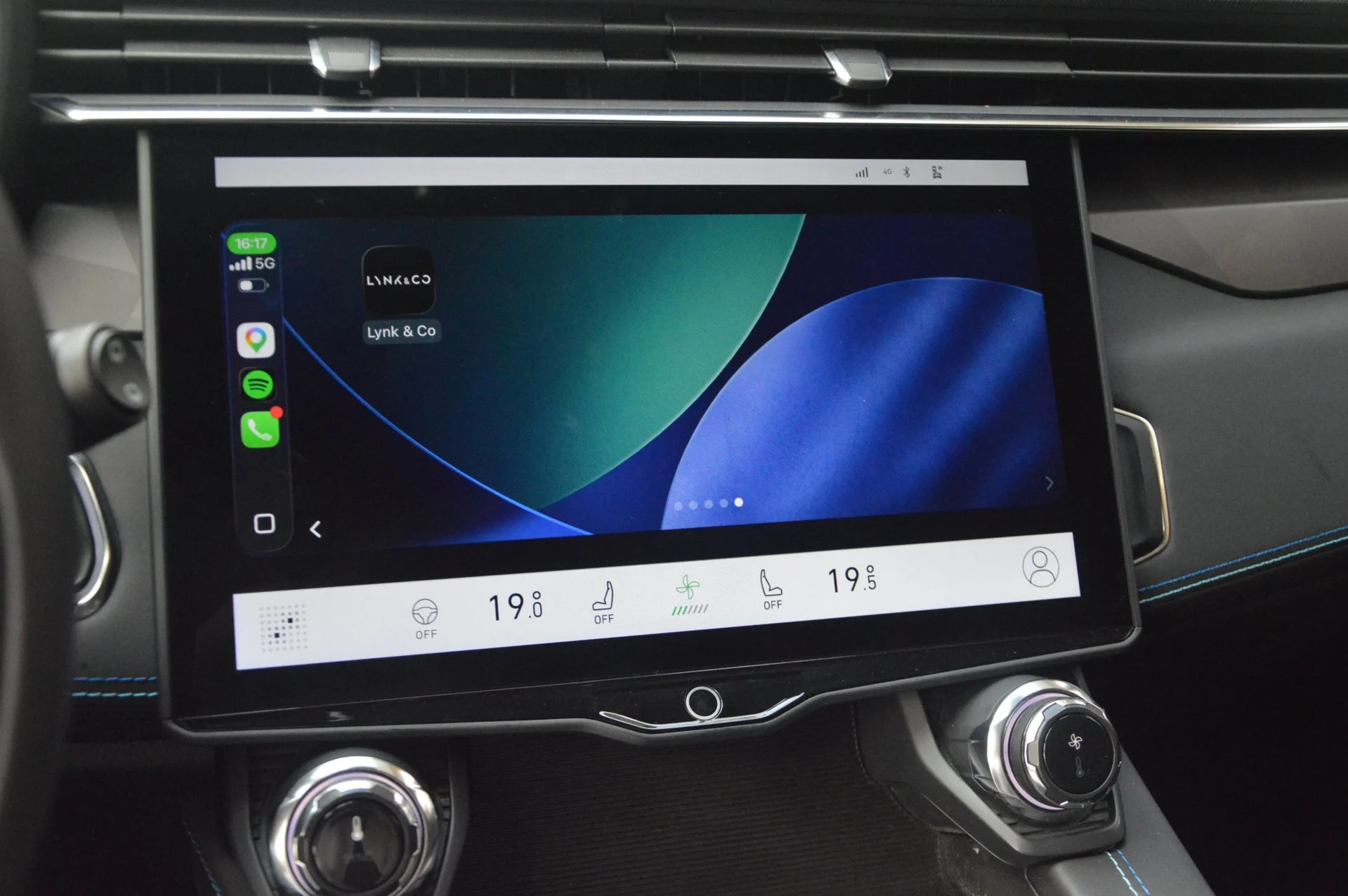 Lynk & Co 01 Hybrid - foto 17